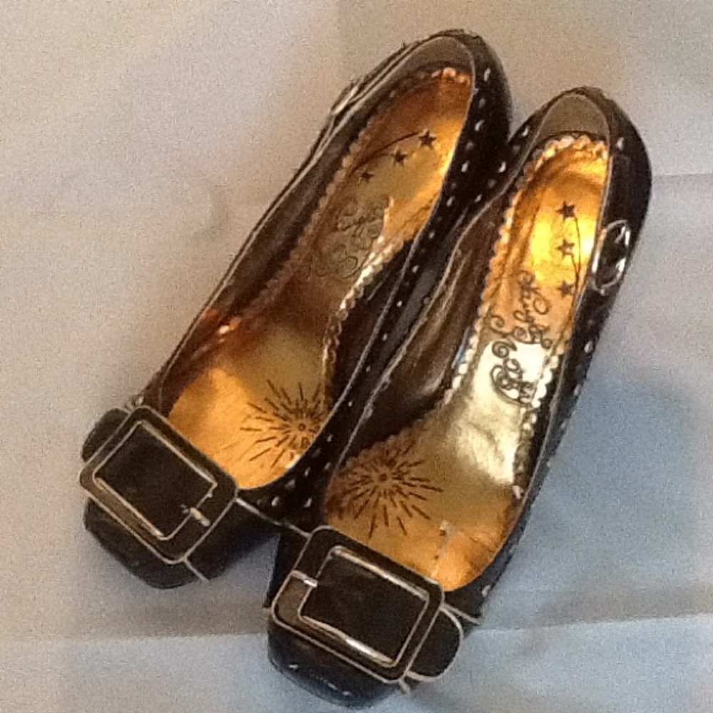 Shoes - Picture 2 of 3